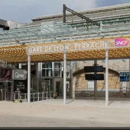 Le Carre D'Or - T2, Pres Lyon & Parking Gratuit Apartment Saint-Fons Exterior photo