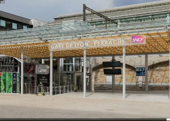 Le Carre D\'Or - T2, Pres Lyon & Parking Gratuit