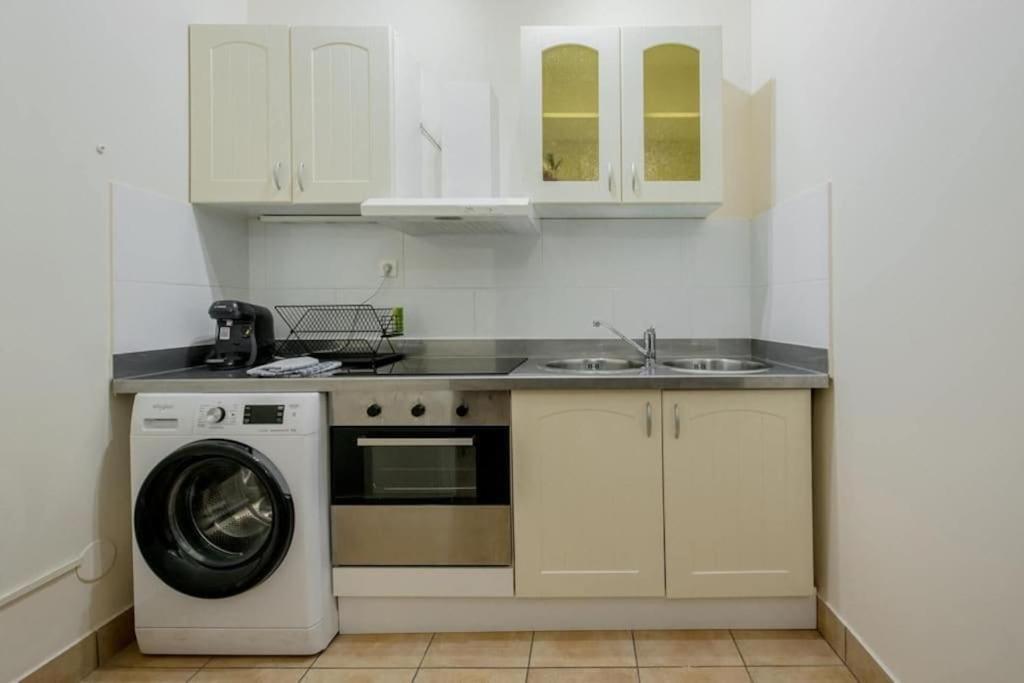 Le Carre D'or - T2, Pres Lyon & Parking Gratuit Apartment Saint-Fons