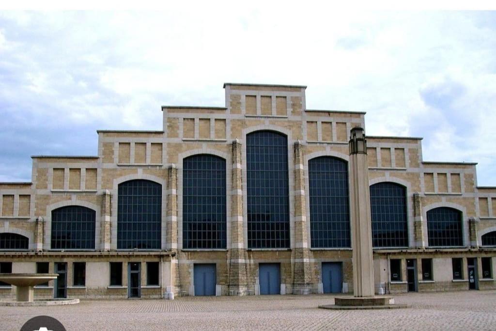 Le Carre D'or - T2, Pres Lyon & Parking Gratuit Apartment *