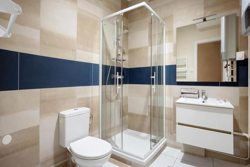 Le Carre D'or - T2, Pres Lyon & Parking Gratuit Apartment *